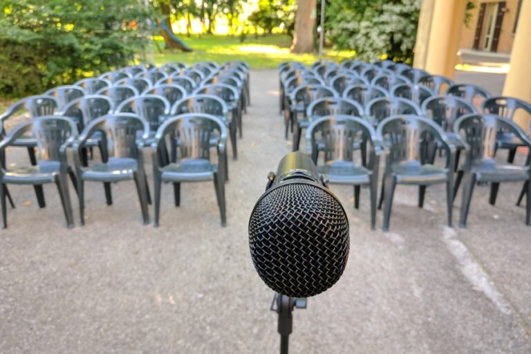 Why you should hire a professional speaker for your next company event
